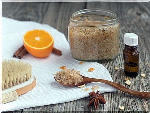 Citrus scrub with brown sugar and lemon.