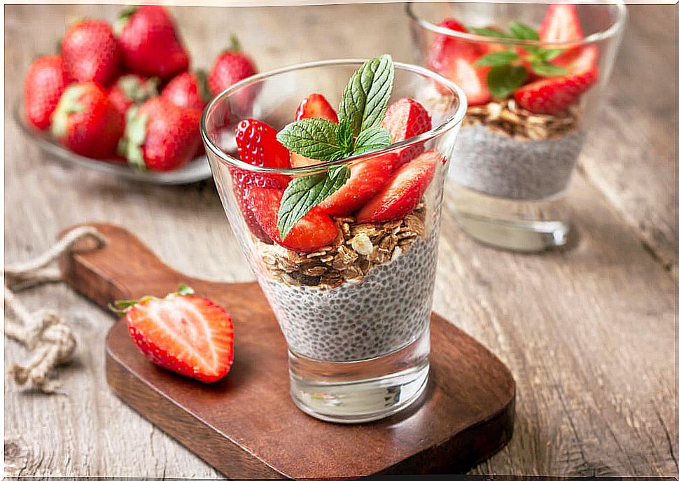 Light desserts: chia pudding and fruits.