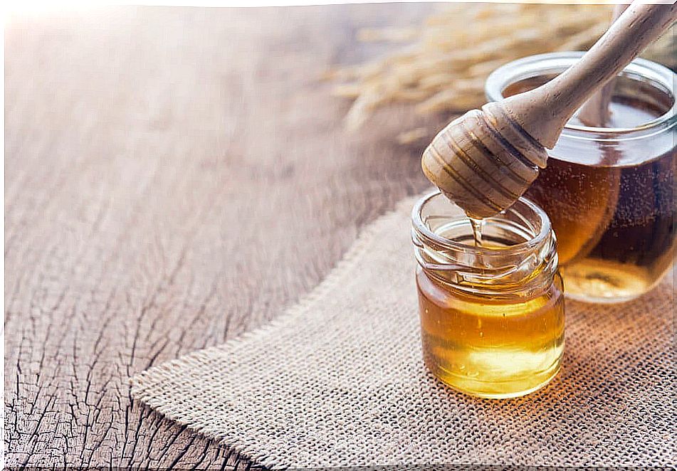 Honey to take care of respiratory health.