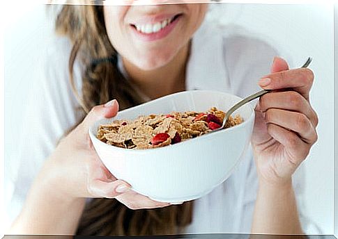 Woman eating healthy breakfast