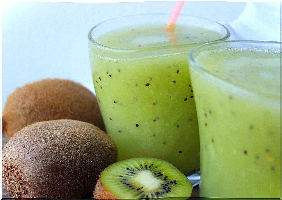 Kiwi and cucumber smoothie