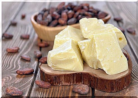 Cocoa-butter-against-stretch marks