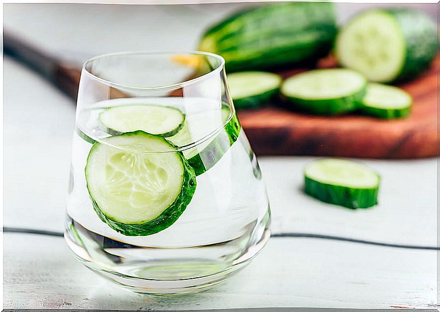 Cucumber water for fluid retention