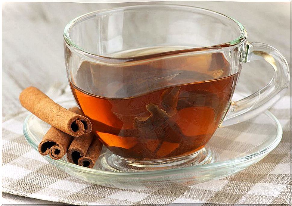 Cinnamon and bay leaf tea