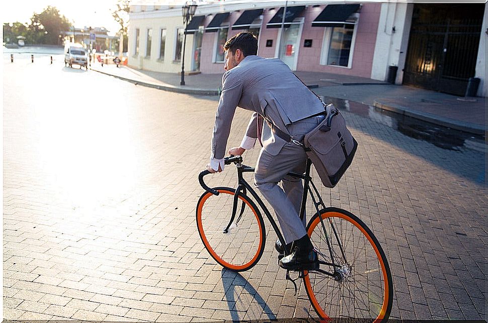 Going to work by bicycle reduces work stress