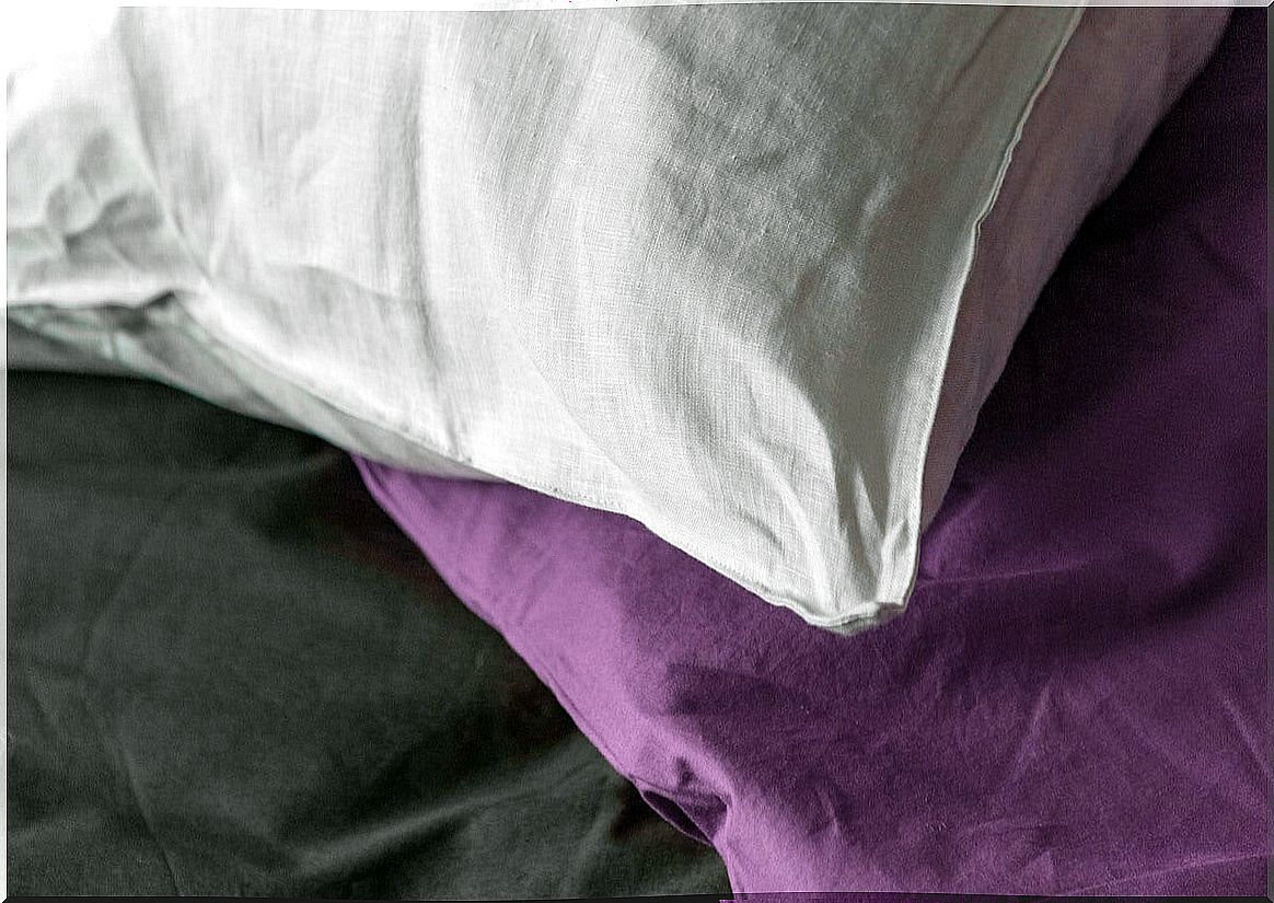 Benefits of silk pillowcases.