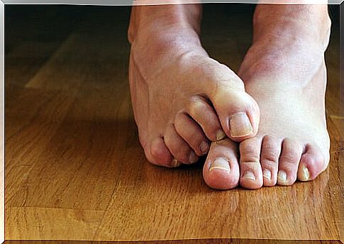 Fight-fungus-on-feet-and-nails-in-a-natural-way.