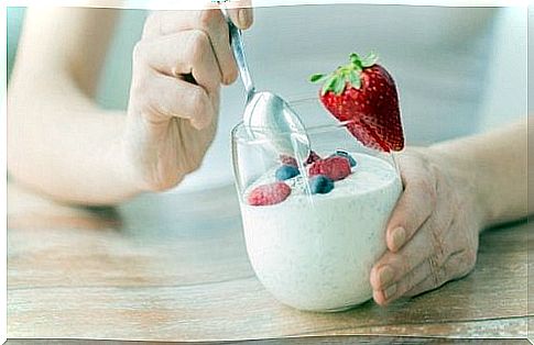 yogurt with strawberries