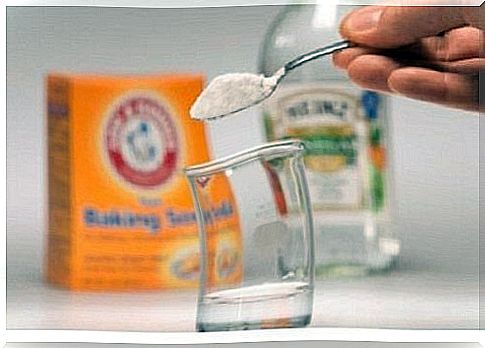 Vinegar and baking soda to remove odor from clothes