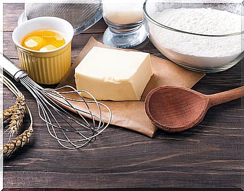 Egg, butter and flour are some of the ingredients to prepare a strawberry sponge cake