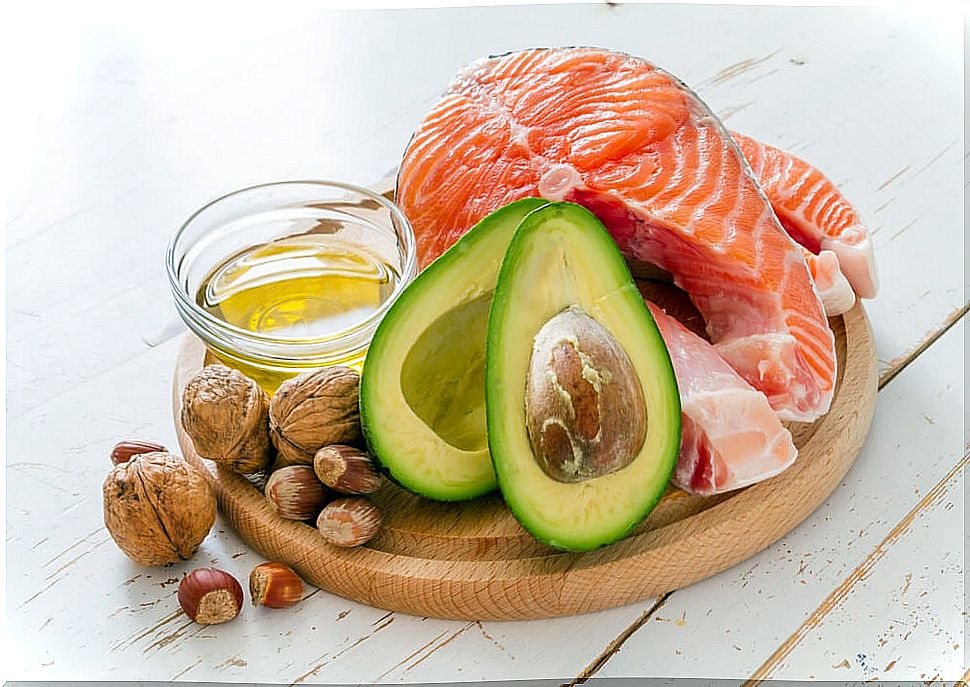 Foods to reduce wrinkles: olive oil, walnuts, salmon.